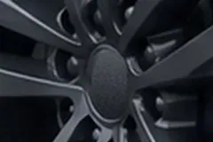Close-up of the front wheel of the fictional SUV in the sample lot photo: the centre cap is plain.
